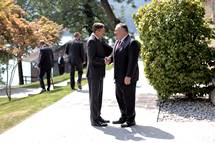 13. 8. 2020, Bled – Predsednik republike sprejel amerikega dravnega sekretarja Michaela Pompea (Daniel Novakovi/STA)